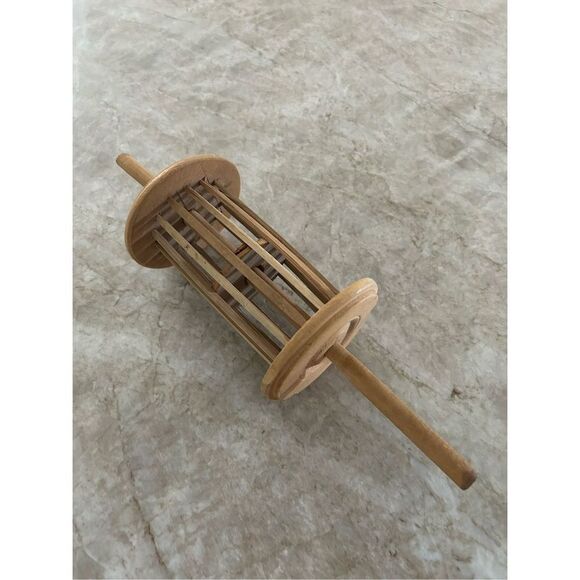 Vintage Wooden Yarn Spinner - Picture 1 of 5